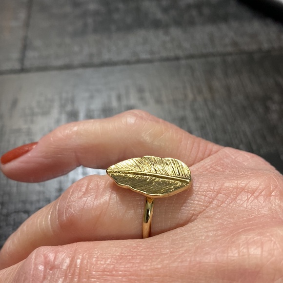 NWOT Size 7.25 Gold Tone Feather Leaf Ring! - Picture 3 of 5